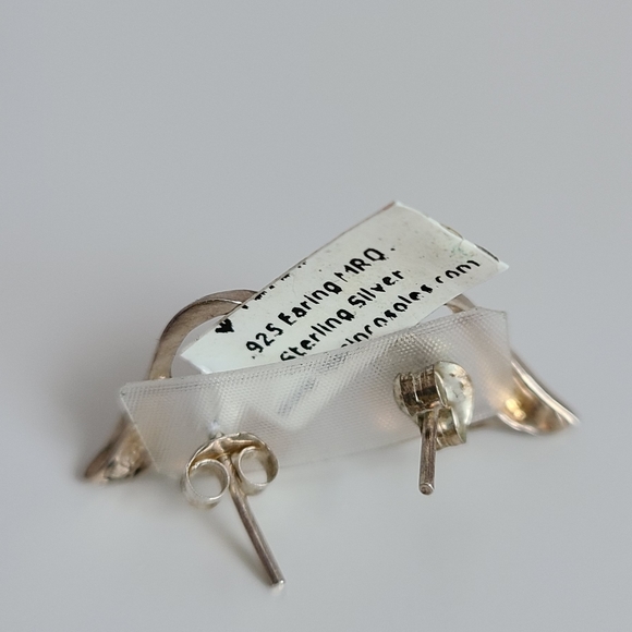 Sterling silver hematite studs - Picture 3 of 3